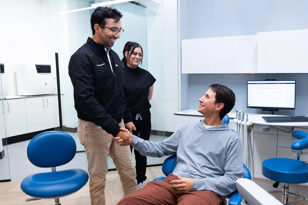 Dentist meeting patient with no insurance